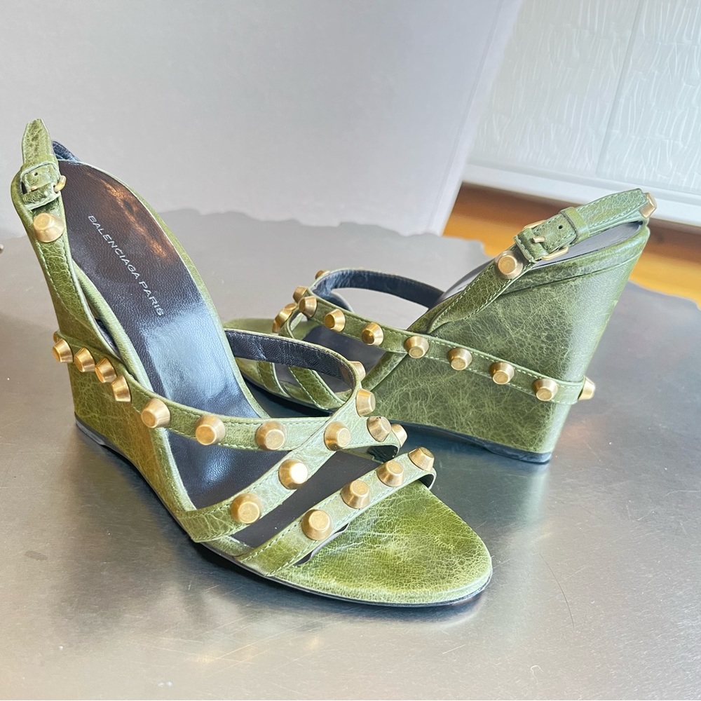 BALENCIAGA green leather wedges with studs size 39